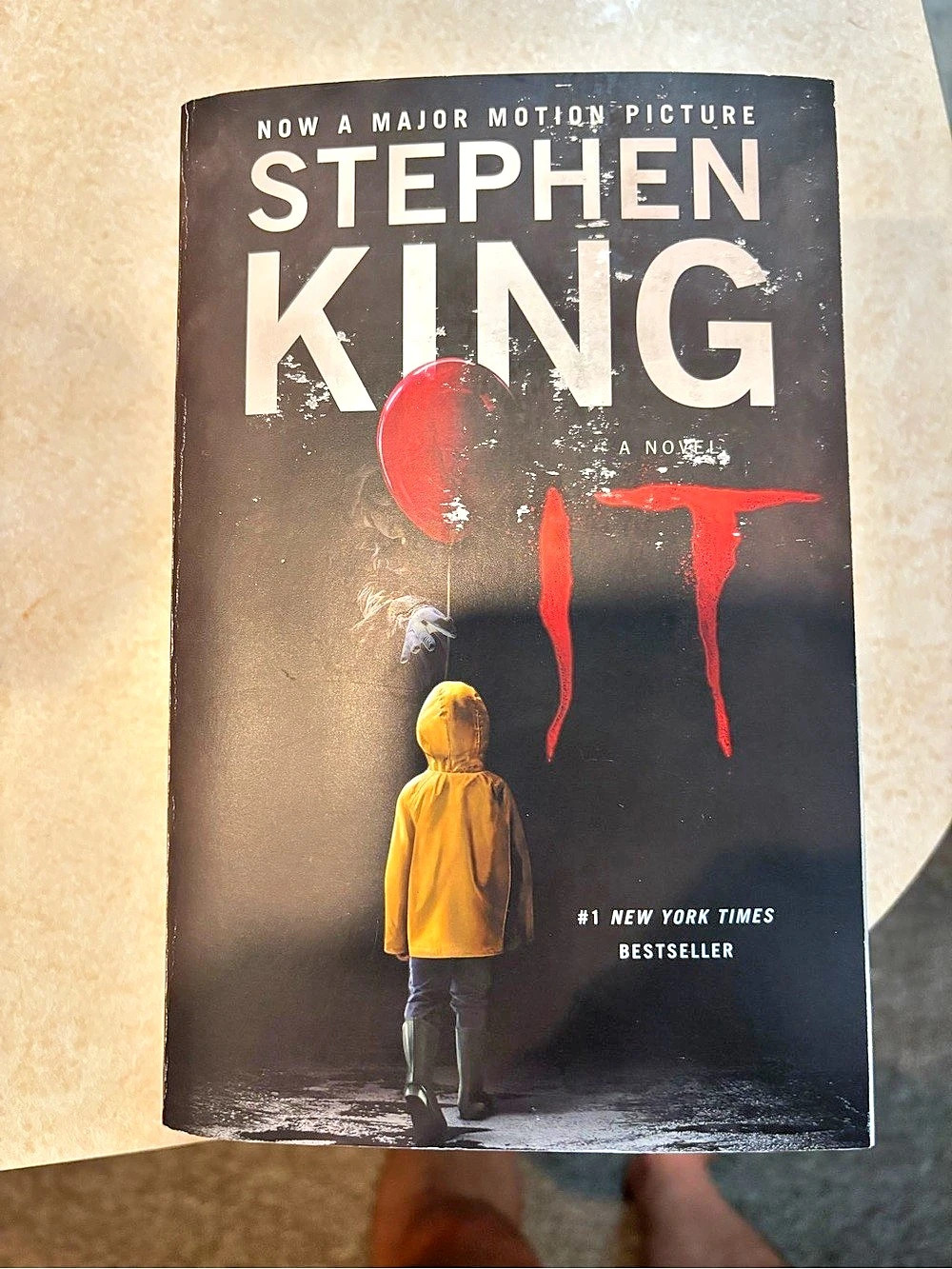 Stephen King It Signed Scribner ( Paperback Edition, Signed with VSA COA)